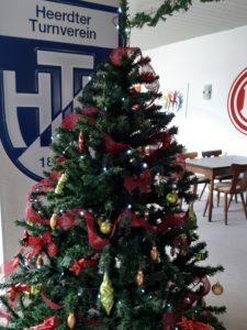 Weihnachtsbaum im Clubhaus